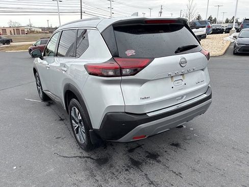 Used 2022 Nissan Rogue SV w/ SV Premium Package image 11