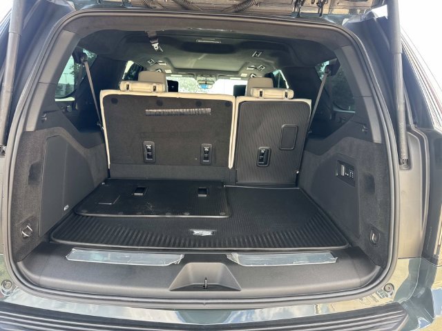 Used 2025 Cadillac Escalade ESV V AWD/4WD image 12