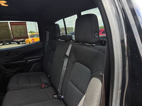 Used 2024 Chevrolet Colorado Trail Boss w/ Technology Package AWD/4WD image 32