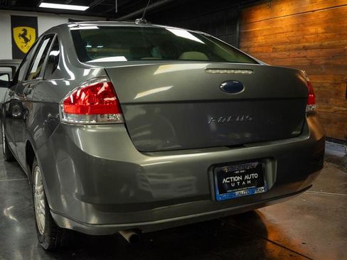 Used 2011 Ford Focus SE image 6
