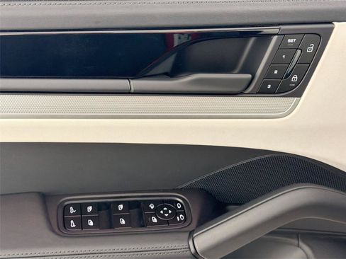 Certified 2026 Porsche Cayenne AWD/4WD image 30