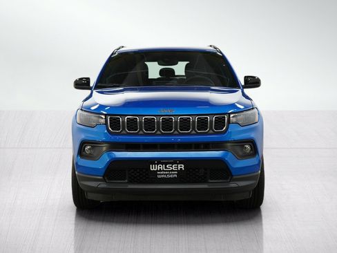 Used 2025 Jeep Compass Latitude AWD/4WD image 8