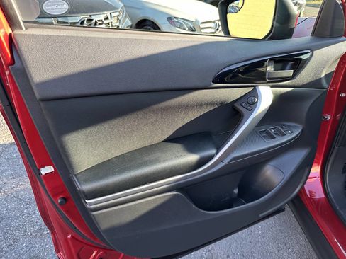 Used 2020 Mitsubishi Eclipse Cross ES image 11
