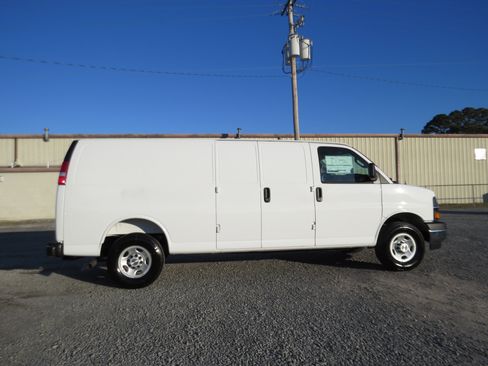 New 2026 Chevrolet Express 3500 Extended w/ Driver Convenience Package RWD image 5