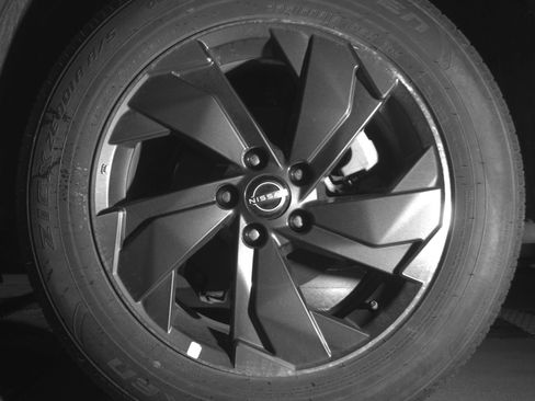 Used 2025 Nissan Rogue SV image 14