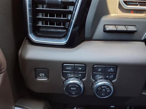 Used 2024 GMC Sierra 1500 Denali image 9