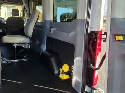 Used 2018 Ford Transit 150 XLT image 6