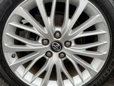 Used 2018 Toyota Camry XLE FWD image 44