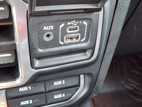 Used 2023 Jeep Wrangler Unlimited Rubicon w/ Cold Weather Group AWD/4WD image 16