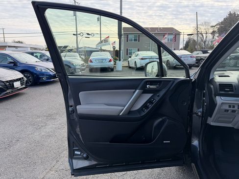 Used 2015 Subaru Forester 2.5i Touring w/ Eyesight & Navigation System AWD/4WD image 9