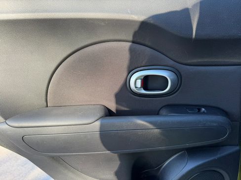 Used 2015 Kia Soul + image 11