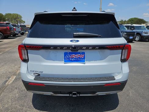 New 2026 Ford Explorer Active w/ Active Comfort Package RWD image 10