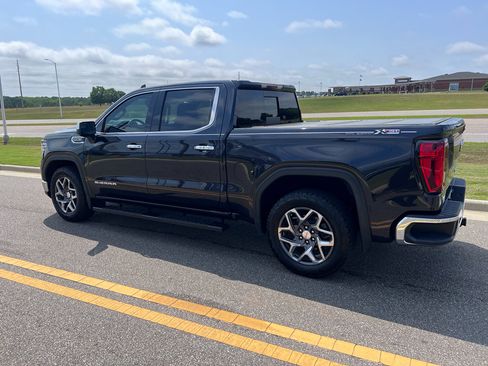 Used 2022 GMC Sierra 1500 SLT AWD/4WD image 11