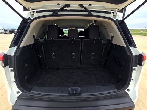Used 2022 Nissan Pathfinder SV FWD image 23