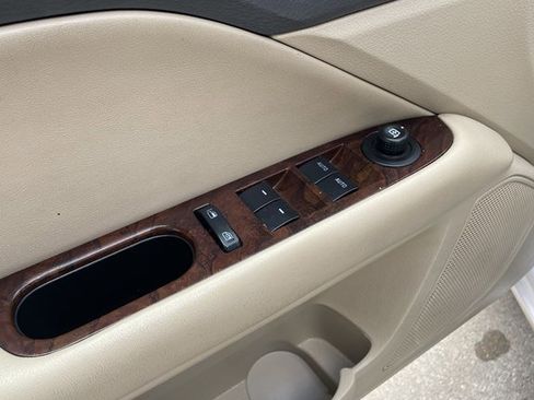 Used 2011 Ford Fusion SEL image 7