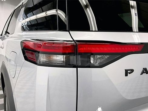 New 2025 Nissan Pathfinder SV w/ Black Appearance Package image 17