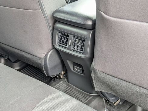 Used 2022 Toyota RAV4 XLE AWD/4WD image 30