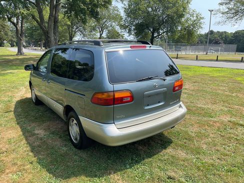 Used 1999 Toyota Sienna LE image 23