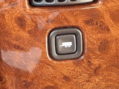 Used 2018 Chevrolet Express 2500 w/ Enhanced Convenience Package image 23