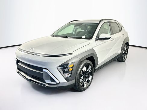 Used 2025 Hyundai Kona SEL FWD image 3