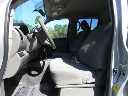 Used 2019 Nissan Frontier SV AWD/4WD image 10