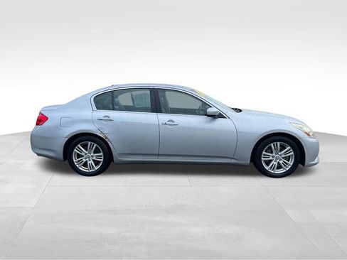 Used 2010 INFINITI G37 Journey w/ Premium Pkg image 8