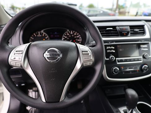 Used 2017 Nissan Altima 2.5 S w/ Power Driver Seat Package FWD image 19