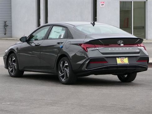 New 2025 Hyundai Elantra SEL image 5