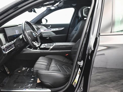 Used 2023 BMW i7 xDrive60 w/ Executive Package 2 AWD/4WD image 33