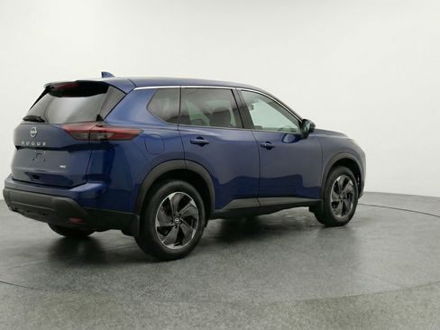 Used 2025 Nissan Rogue SV AWD/4WD image 9