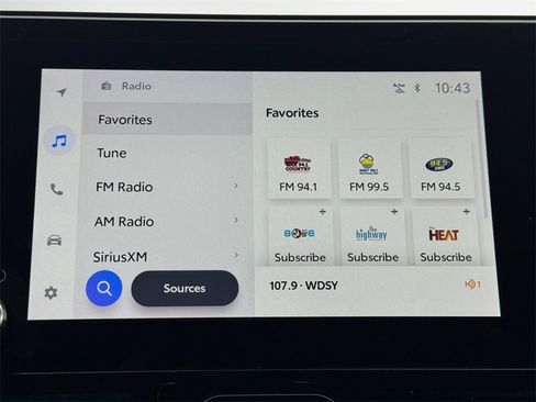 Used 2023 Toyota Venza LE image 18