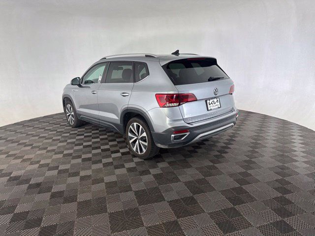 Used 2022 Volkswagen Taos SE w/ IQ.Drive SE Package FWD image 9