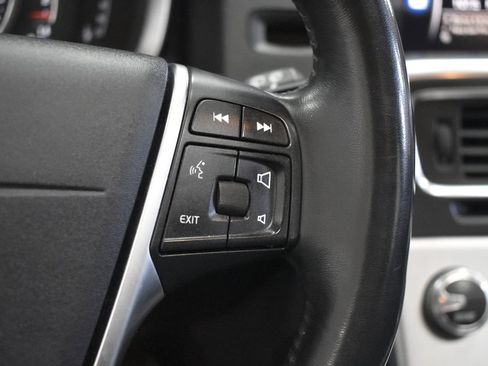 Used 2018 Volvo V60 T5 Cross Country w/ Convenience Package image 16