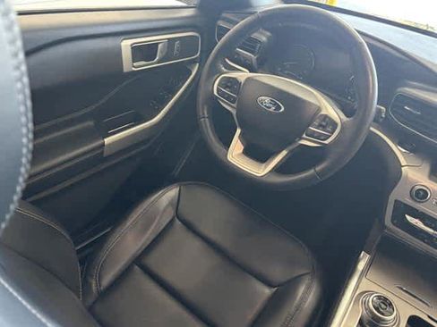Used 2022 Ford Explorer XLT w/ Equipment Group 202A image 10