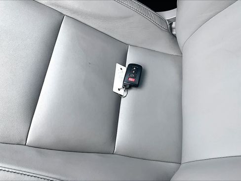 Used 2018 Toyota Highlander XLE AWD/4WD image 14