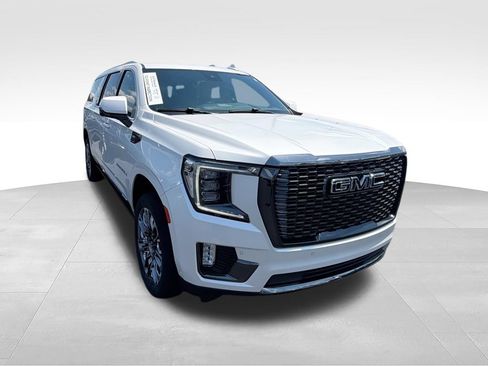 Used 2023 GMC Yukon XL Denali Ultimate AWD/4WD image 2