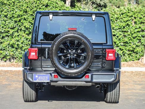 Used 2025 Jeep Wrangler Unlimited Sahara AWD/4WD image 3