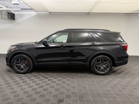 Used 2025 Ford Explorer ST AWD/4WD image 2