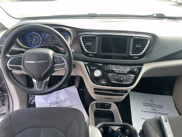 Used 2019 Chrysler Pacifica Touring Plus w/ Tire & Wheel Group FWD image 22