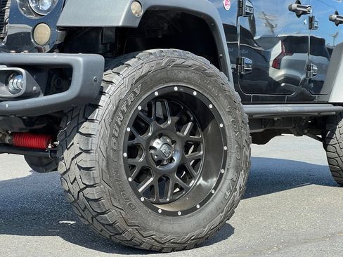 Used 2015 Jeep Wrangler Unlimited Rubicon AWD/4WD image 2
