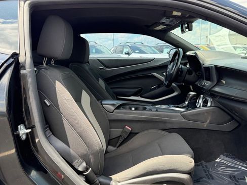 Used 2020 Chevrolet Camaro LT RWD image 18