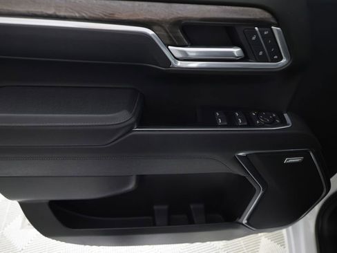 Used 2025 Chevrolet Silverado 1500 LTZ w/ LTZ Premium Package AWD/4WD image 15