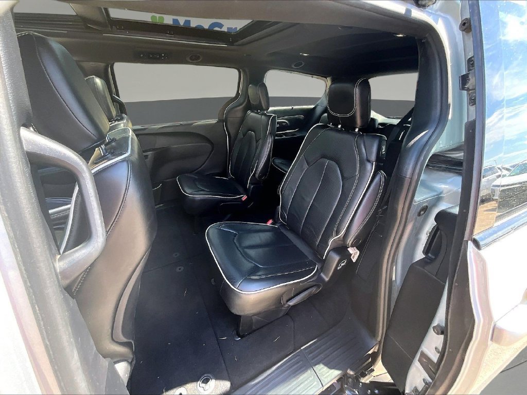 Used 2022 Chrysler Pacifica Limited w/ S Appearance Package FWD image 25