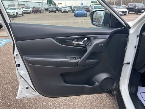 Used 2018 Nissan Rogue SL w/ Premium Package AWD/4WD image 14