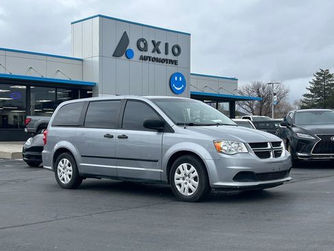 Used 2015 Dodge Grand Caravan SE image 1