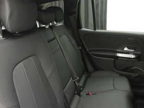 New 2025 Mercedes-Benz GLB 250 image 10