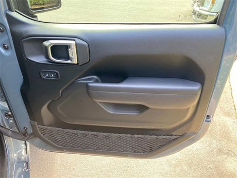 Used 2024 Jeep Wrangler Unlimited image 37