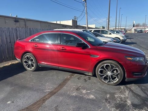 Used 2015 Ford Taurus SHO image 4