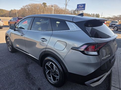 Used 2024 Kia Sportage LX image 7