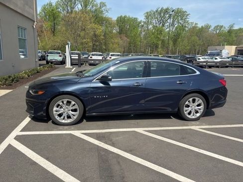 Used 2017 Chevrolet Malibu Premier w/ Driver Confidence Package image 5